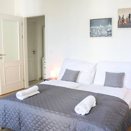 Rose Suites And Rooms Prague Luaran gambar