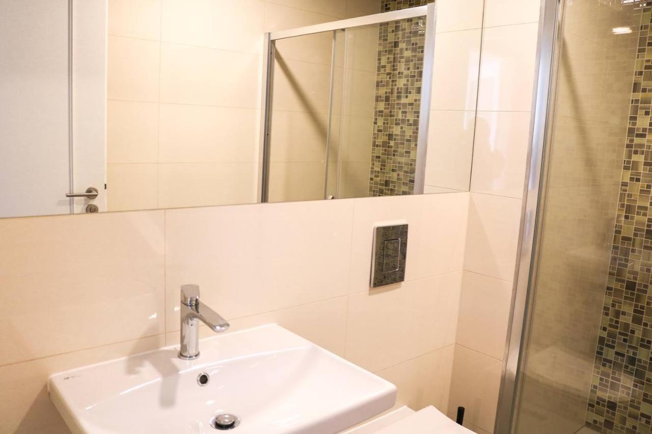 Rose Suites And Rooms Prague Luaran gambar